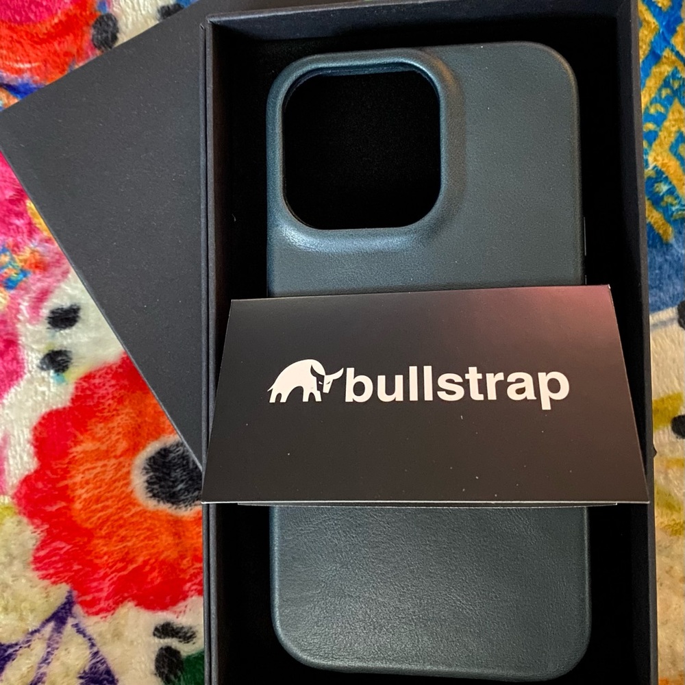 Brand new, in box BULLSTRAP leather iPhone case-13 Pro Magsafe in OCEAN